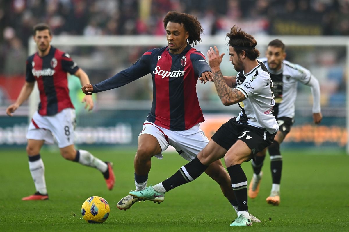 Joshua Zirkzee được ví như Ibra mới