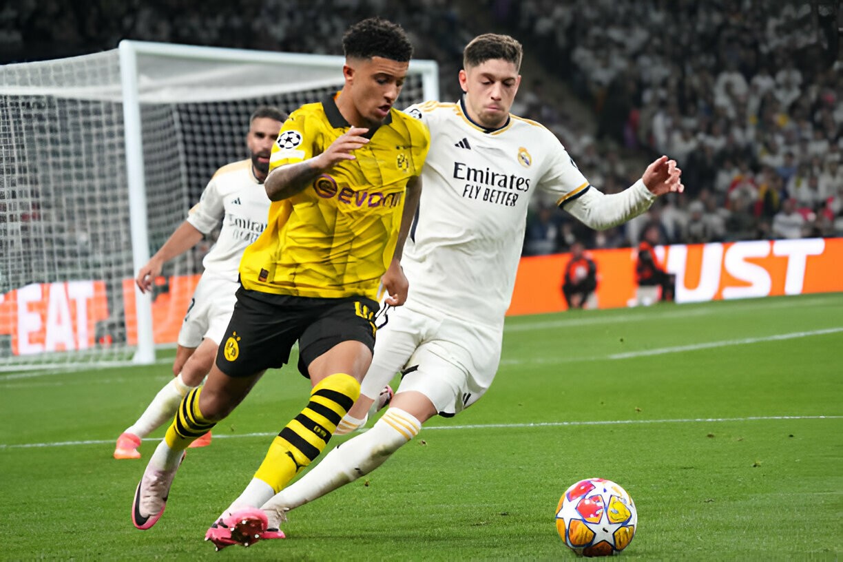 Sancho thi đấu ấn tượng trong màu áo Dortmund.
